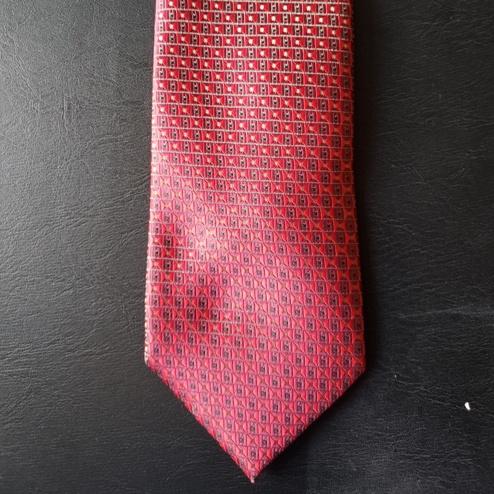 Van Heusen men''s 100% silk tie